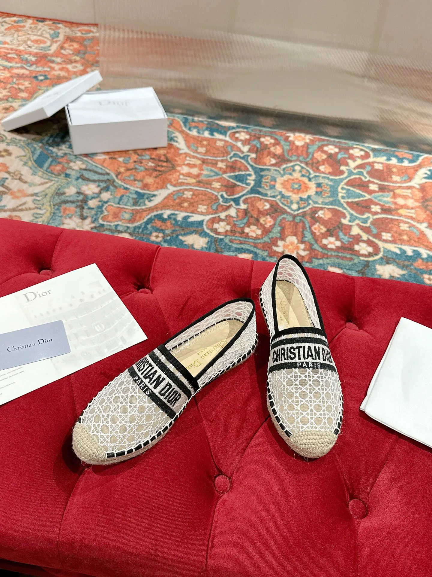 👟👟Ex-factory price 440👟👟 Dior DIOR's new popular early spring fisherman shoes 🆕 Simple, elegant and fashionable, timeless and timeless, it is a classic that will never fade away in the fashion circle, retro fisherman shoes. Original hand-woven surface, electric embroidery technology! Specific cloth surface and rubber outsole. Code number: 35-39 (40.41 customized, non-refundable)